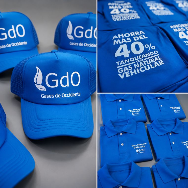 Gorras, camisetas y polos azules con logo corporativo